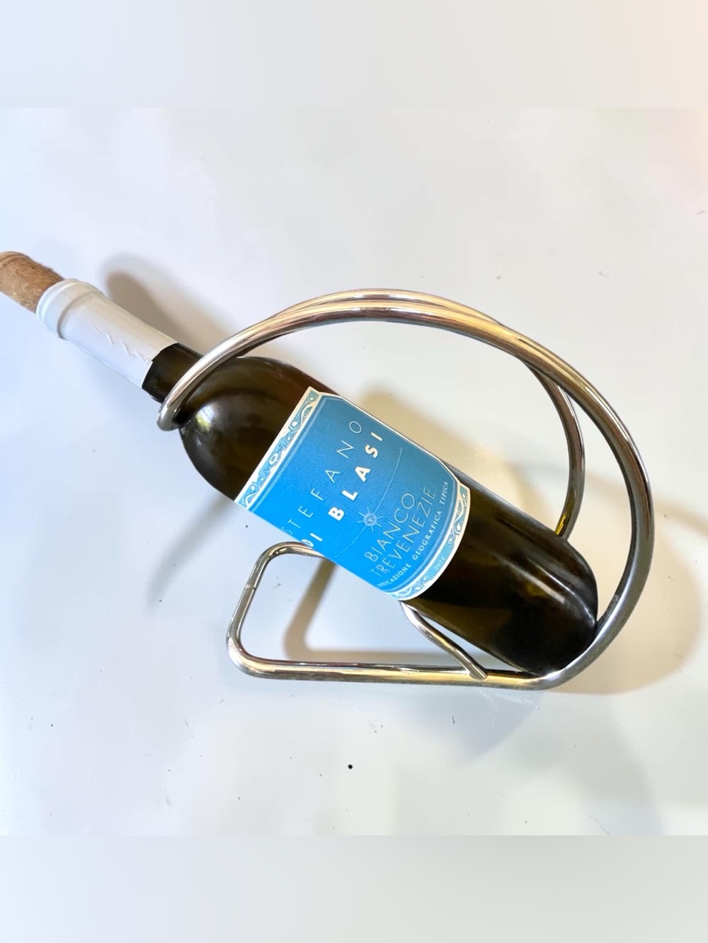 Gotham wine holder/pourer, silver plated, made in Italy, holds bottle securely